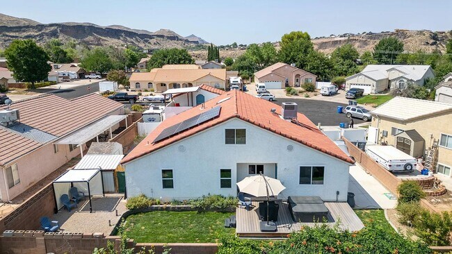 Building Photo - Spacious 6 Bedroom Home in La Verkin!