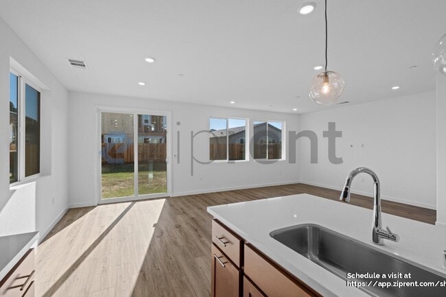 Building Photo - 1710 Halo Ave