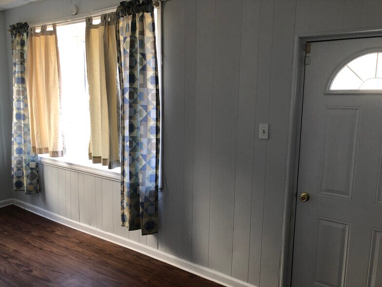 Enclosed Front Porch with large windows - 263 West Rittenhouse Street