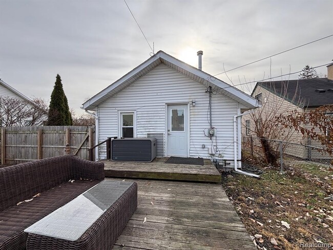 Building Photo - 2145 Browning St