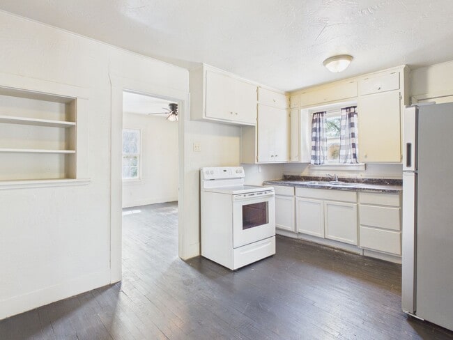 Building Photo - 913 S Louisiana St