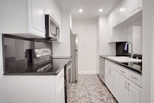 Building Photo - 5460 White Oak Ave