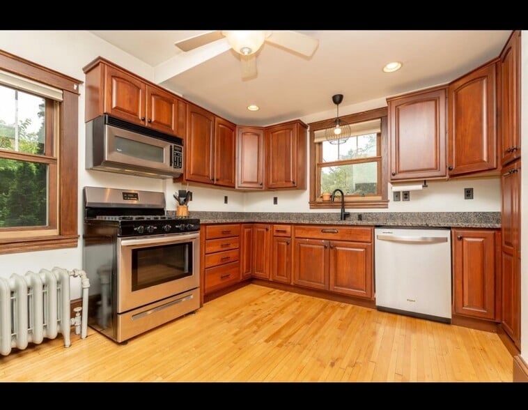 Building Photo - 2041 Princeton Ave