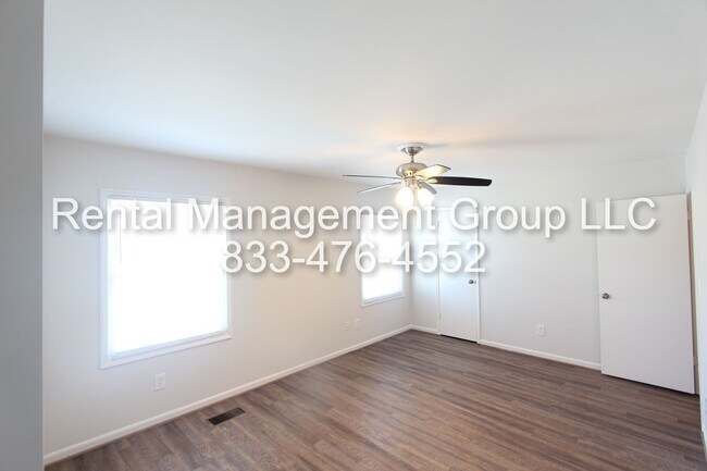 Building Photo - Newly Updated 3BR 2.5BA Townhome in Most C...