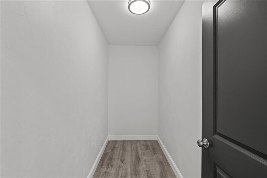 Building Photo - 29 Stansbury St