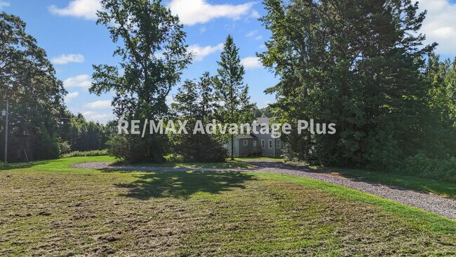 Building Photo - Picturesque 3-Bedroom Home with Cathedral ...