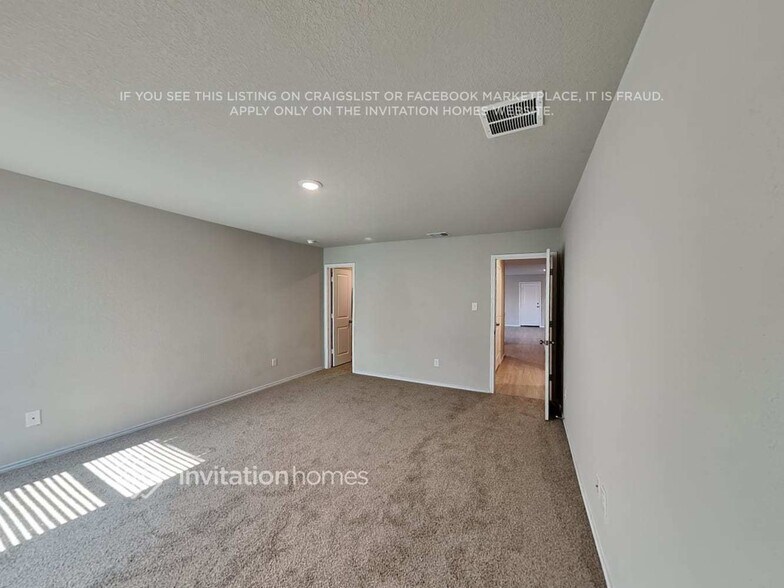 Building Photo - 7323 Avila Vis
