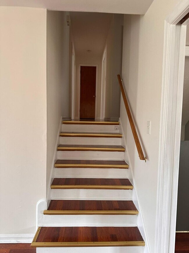 Building Photo - 3 BR/2.5BA | Newly Renovated Single Family Home | 1-Car Garage Parking | In Louisville!