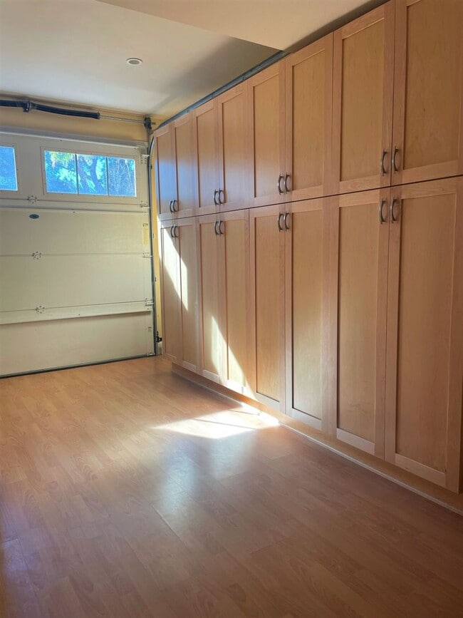 Building Photo - Serene, Executive 5 Bedroom 3 Bath Home with Private Front yard and Backyard - Palo Alto
