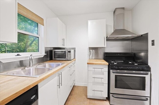 Building Photo - 6503 Guadalupe St