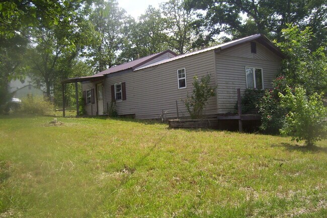 Building Photo - BISMARCK - 2BD/Fireplace/Metal Roof, Vinyl Siding/Iron Mt Lake ONLY - $399 MONTH / $695 DOWN