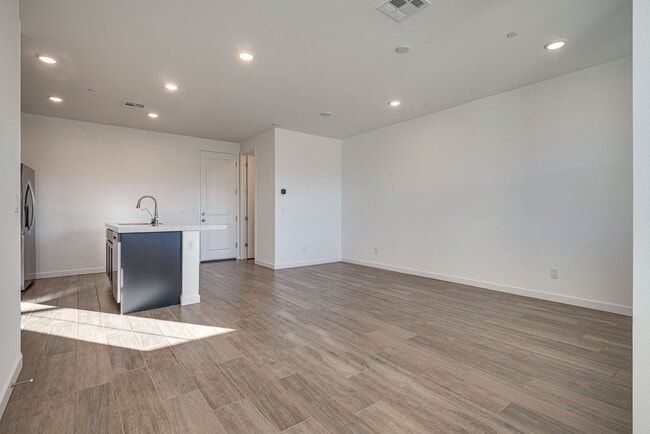 Building Photo - Sleek Contemporary Townhome with Open Layout in Prime Las Vegas Location