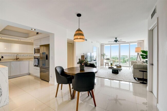 Building Photo - 5600 Collins Ave