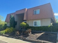 Building Photo - 2510 Yulupa Ave