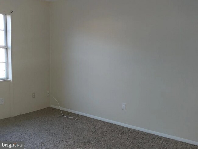 Building Photo - 3 Bedroom 1.5 Bathroom Townhouse in Edgewood, MD