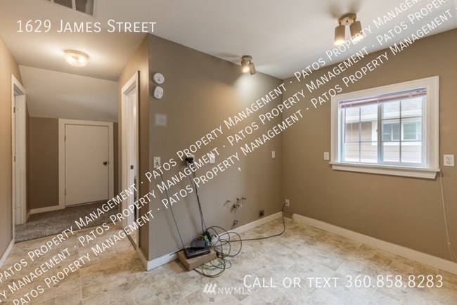 Building Photo - 1629 James St
