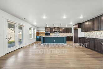 Building Photo - 7578 E Wheatley St