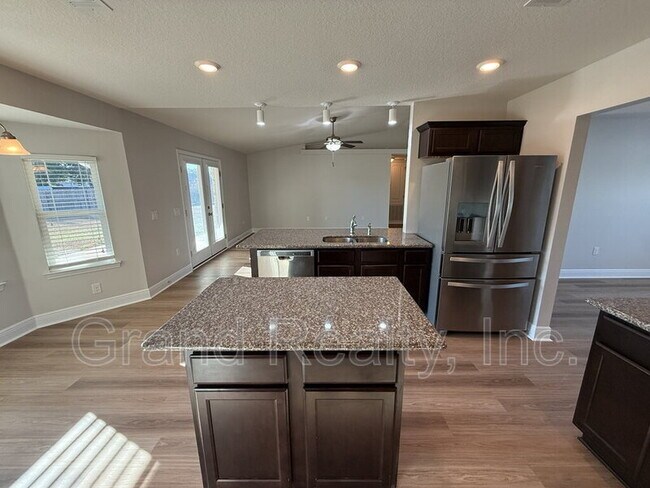 Building Photo - 5621 Flume Dr