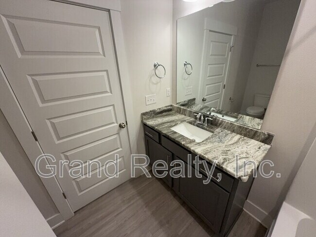 Building Photo - 7016 Whitetail Run Dr