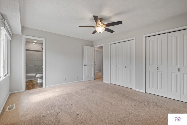 Building Photo - AVAILABLE NOW!