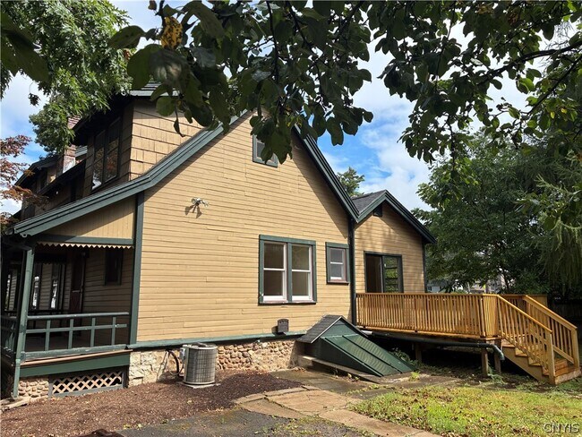 Building Photo - 864 Salt Springs Rd