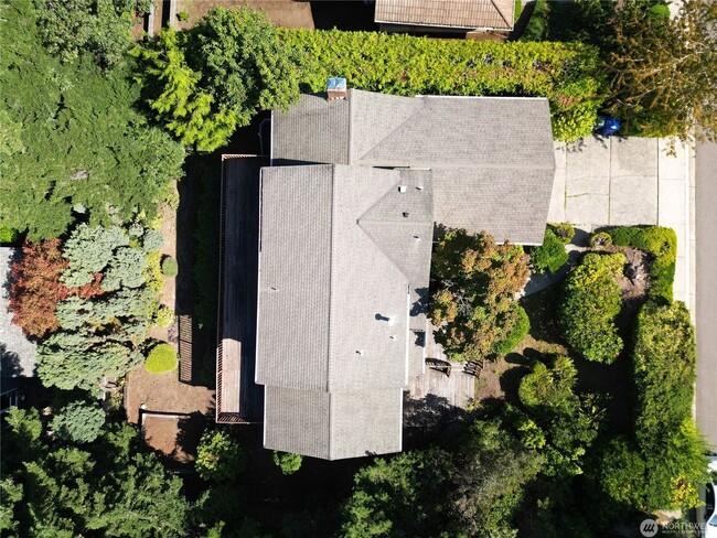 Building Photo - 4Bd/3.5Ba Bellevue Home