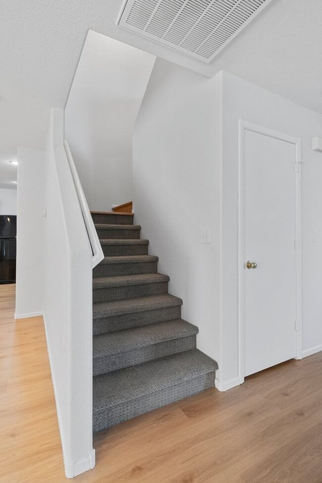 Building Photo - BEAUTIFUL 3 BED HOME IN SUMMERLIN- NEW FLOORING! HUGE LOFT!