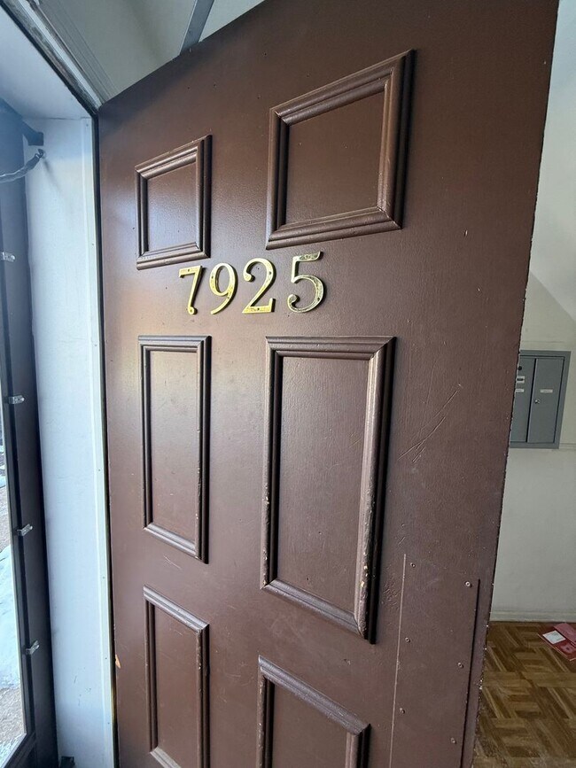 Building Photo - Grants Farm Condo!