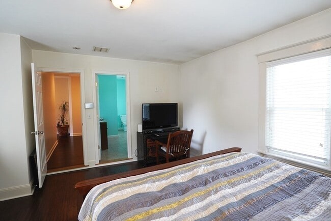 Building Photo - 43 Alpine Pl