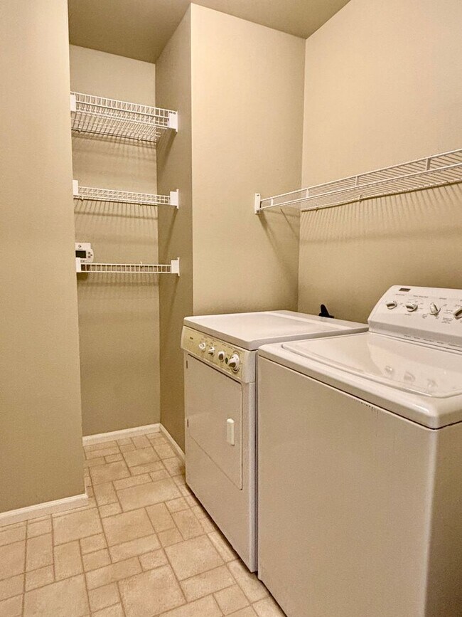 Building Photo - 4 Bed / 2.5 Bath Kirkland single family home $3,845/mo