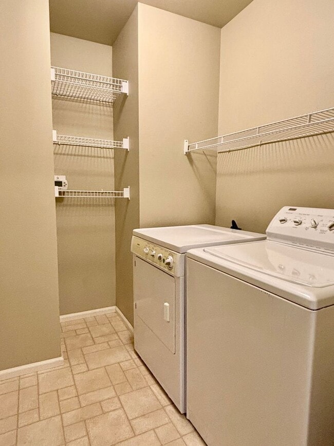 Building Photo - 4 Bed / 2.5 Bath Kirkland single family home $3,895/mo