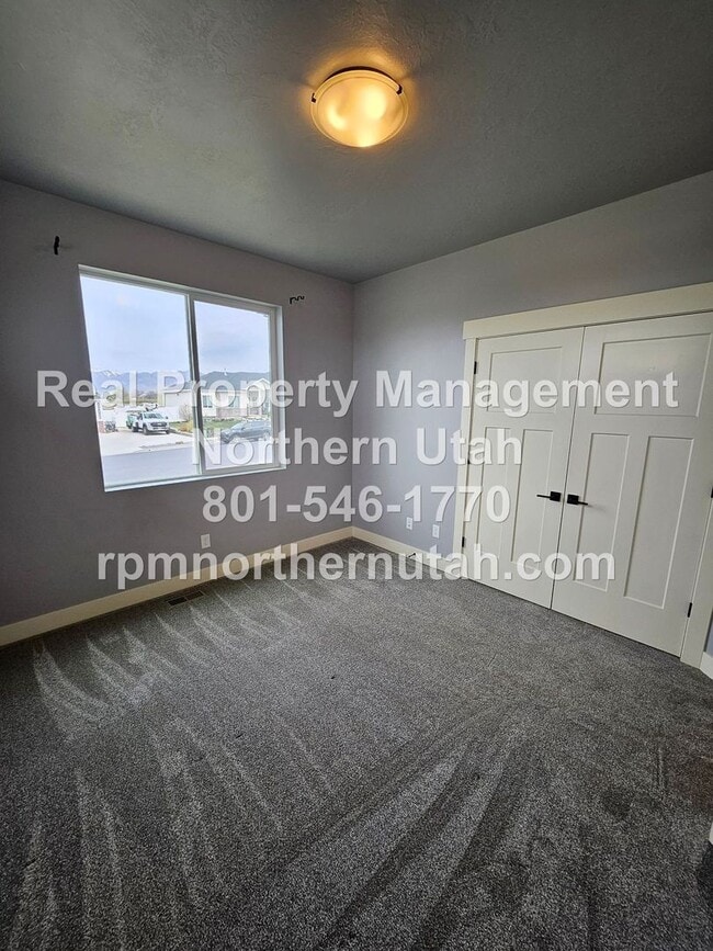 Building Photo - 3 Bedroom 2 Bath Duplex in Perry Now Avail...