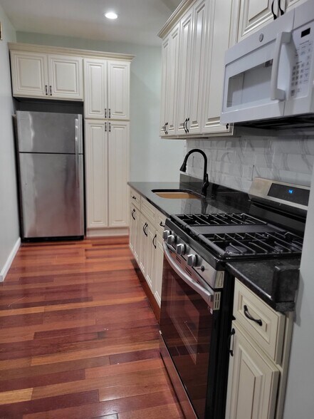 Kitchen - 8536 102nd St
