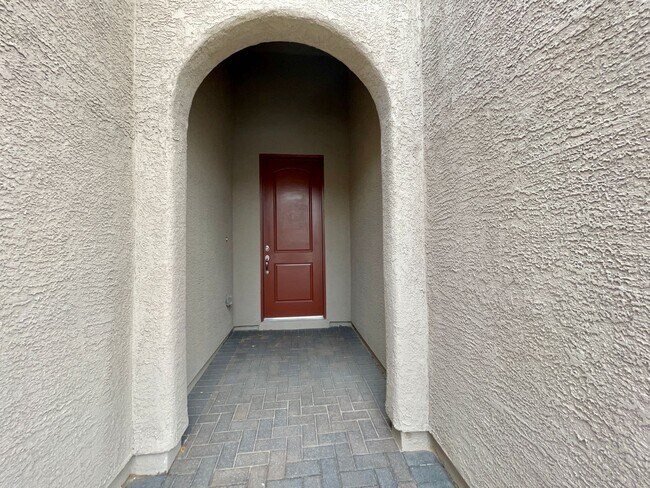 Building Photo - 992 Whitworth Ave