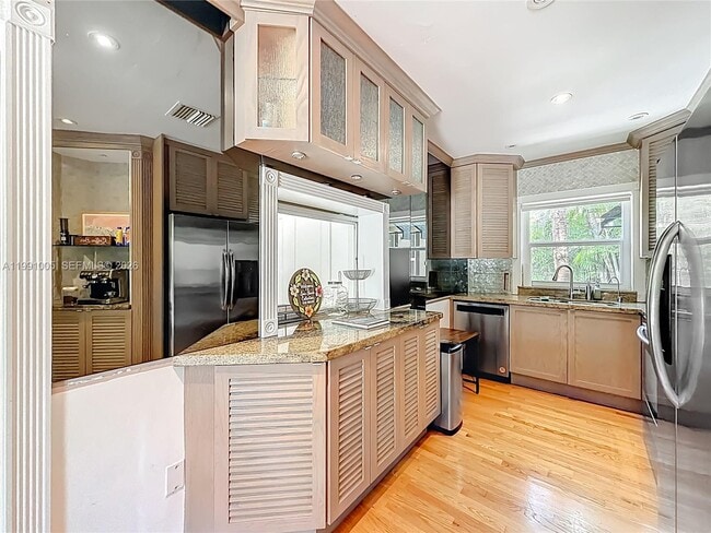 Building Photo - 1419 NE 4th Ct