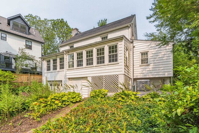 Building Photo - 4003 N Glebe Rd