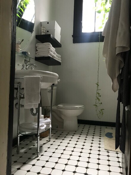 BIG Elarged bathroom. Tile floor - 3611 Banks St