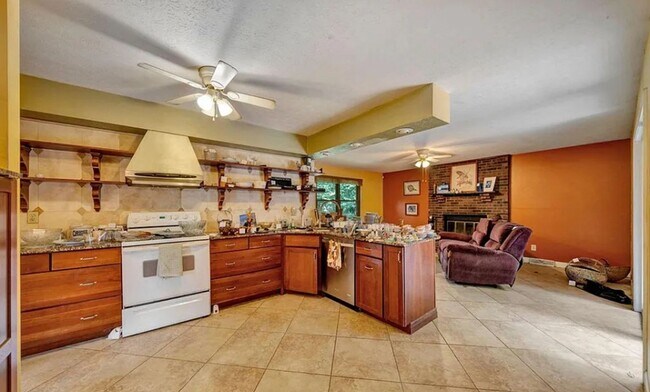 Building Photo - 809 Clifford Dr