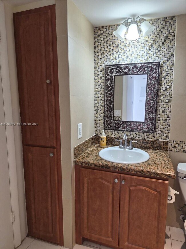 Building Photo - 2910 Point E Dr