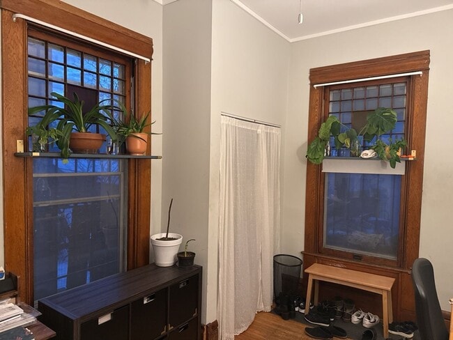 Building Photo - 2204 Grand Ave S