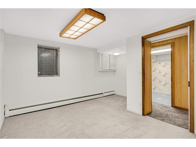 Building Photo - 2331 W Medicine Lake Dr