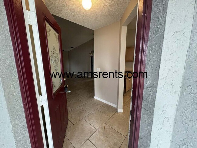 Building Photo - Spacious 3 bedroom House in Indian Ridge Villas