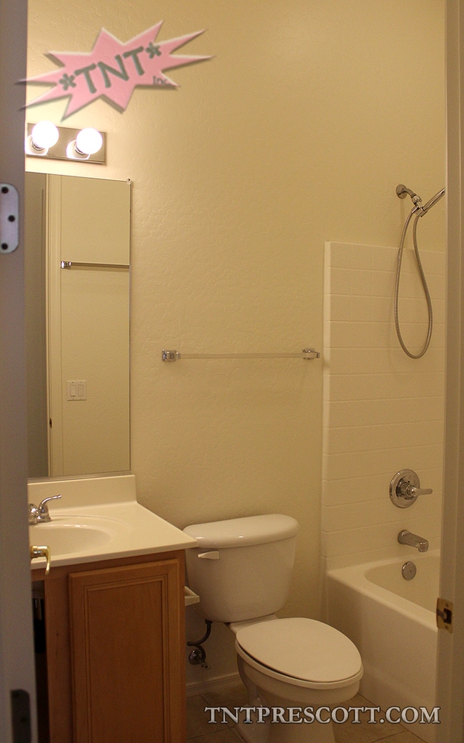 Building Photo - Home in Granville HOA ~ Winter Special!! ~ COMP HOLD