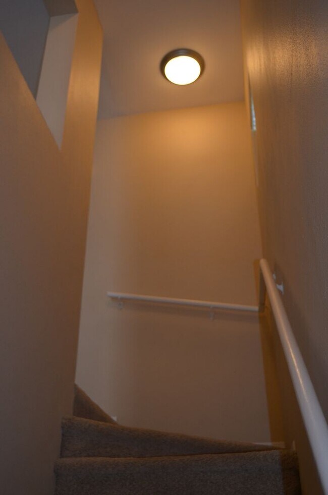 Building Photo - MOVE IN Special!!  Biltmore 2 bedroom!