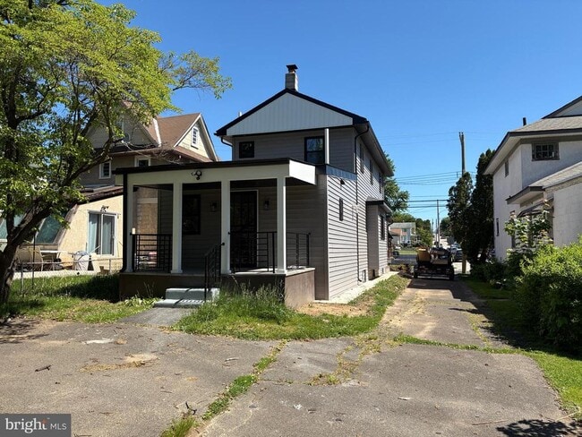 Building Photo - 2344 Hamilton Ave