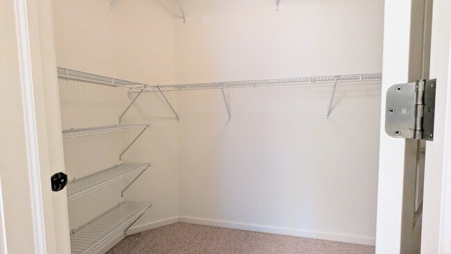 Building Photo - 284 Edmundton Cir