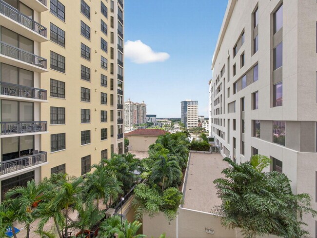 Building Photo - 701 S Olive Ave