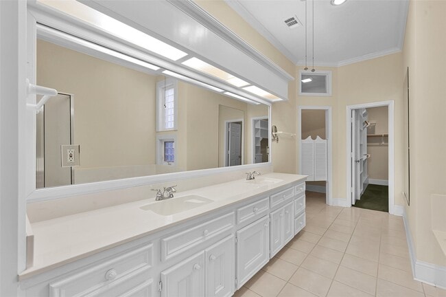 Building Photo - 28 Waters Edge St