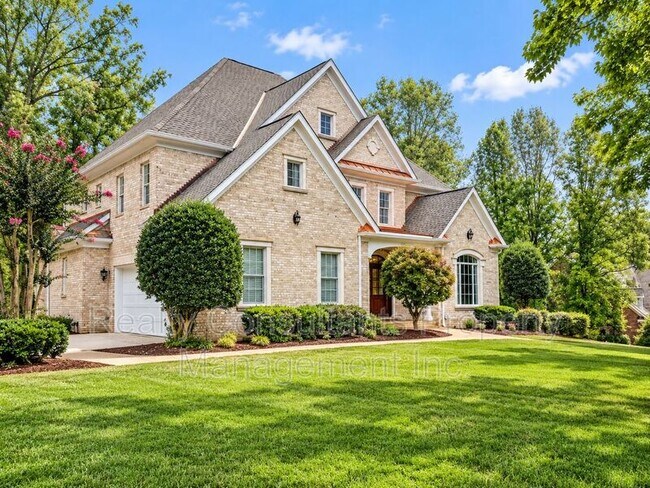Building Photo - 7517 Henson Forest Dr