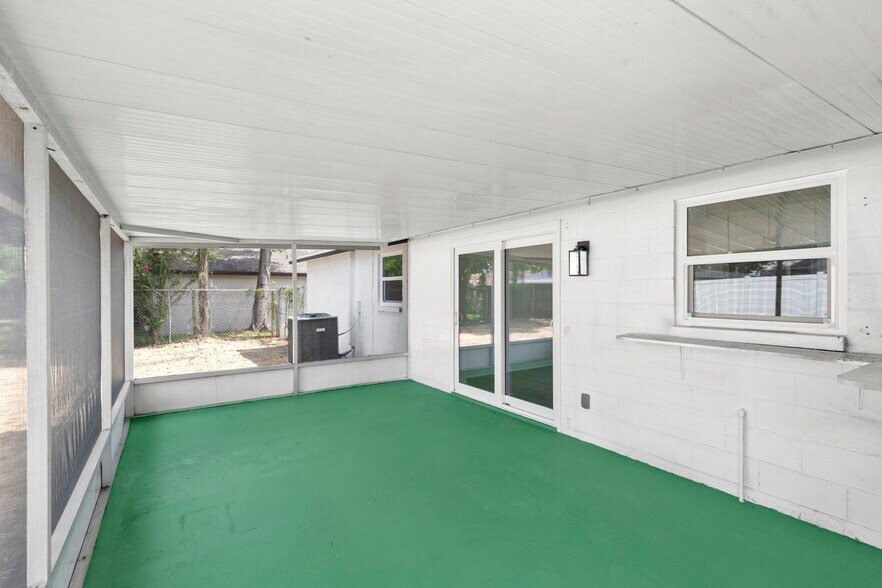 Building Photo - 516 Avocado Cir